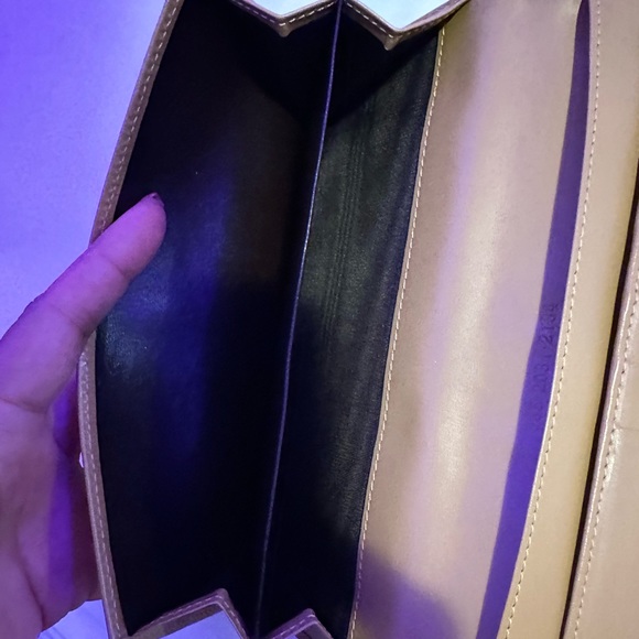 Authentic Gucci Bifold Wallet. - Picture 10 of 11
